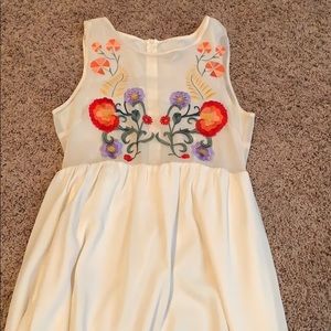 White appliqué sheath dress